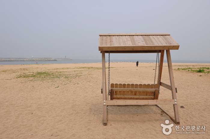 南項津海岸（南項津海水浴場）（남항진해변（남항진해수욕장））