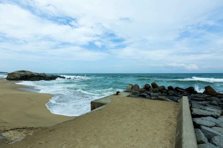 沙斤津海辺（沙斤津海水浴場）（사근진해변（사근진해수욕장））